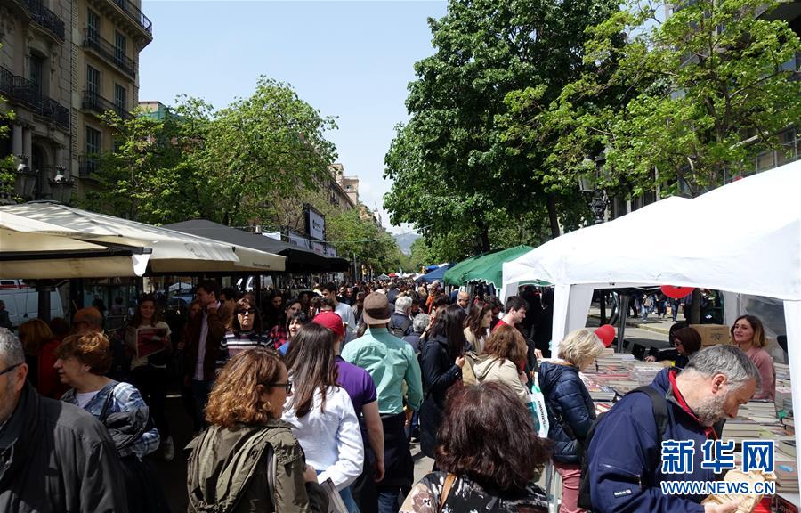 (國際·圖文互動)(5)通訊:花香馥郁 書香怡人——記西班牙巴塞羅那圣喬治節(jié)