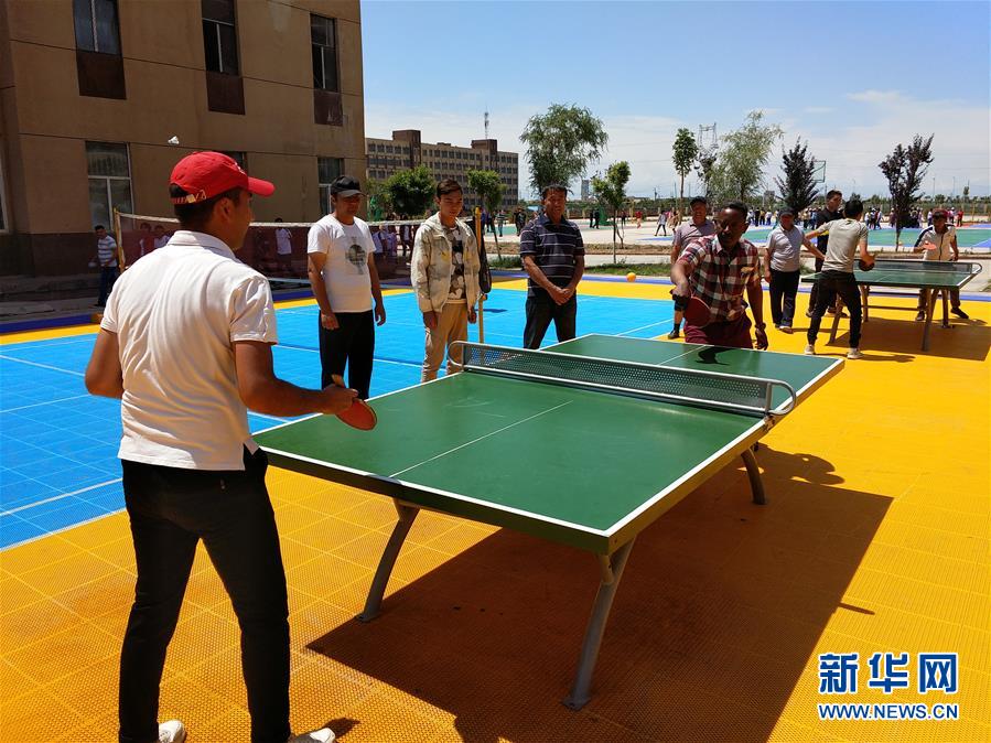 (圖文互動)(2)多國駐日內瓦外交官走訪新疆稱贊經濟發(fā)展社會和諧