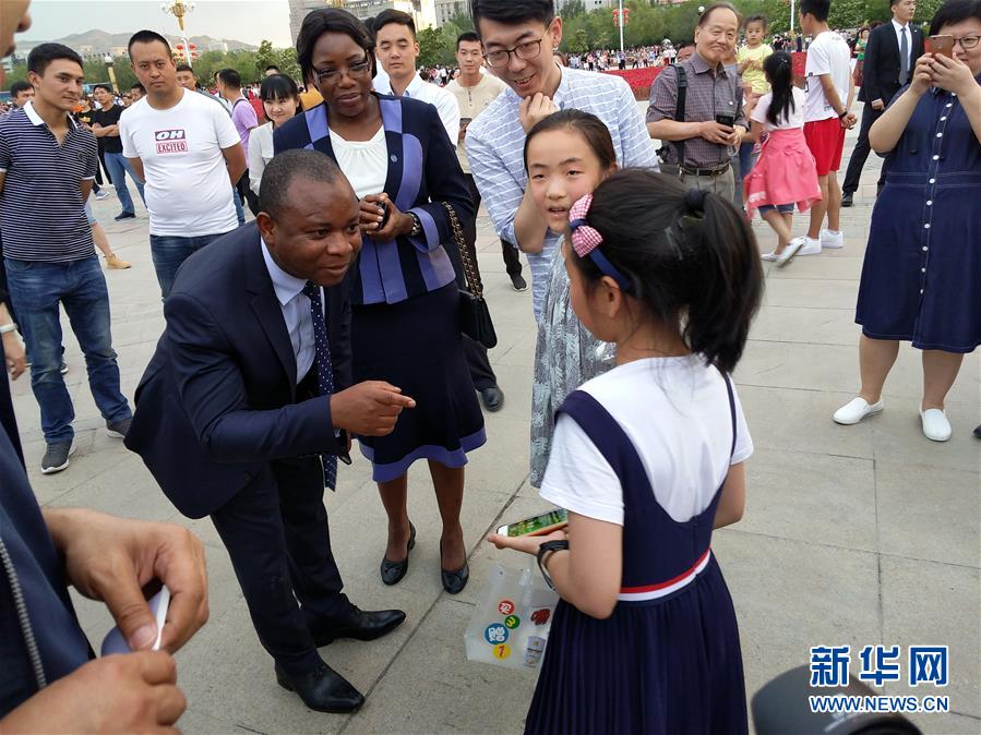 (圖文互動)(3)多國駐日內瓦外交官走訪新疆稱贊經濟發(fā)展社會和諧