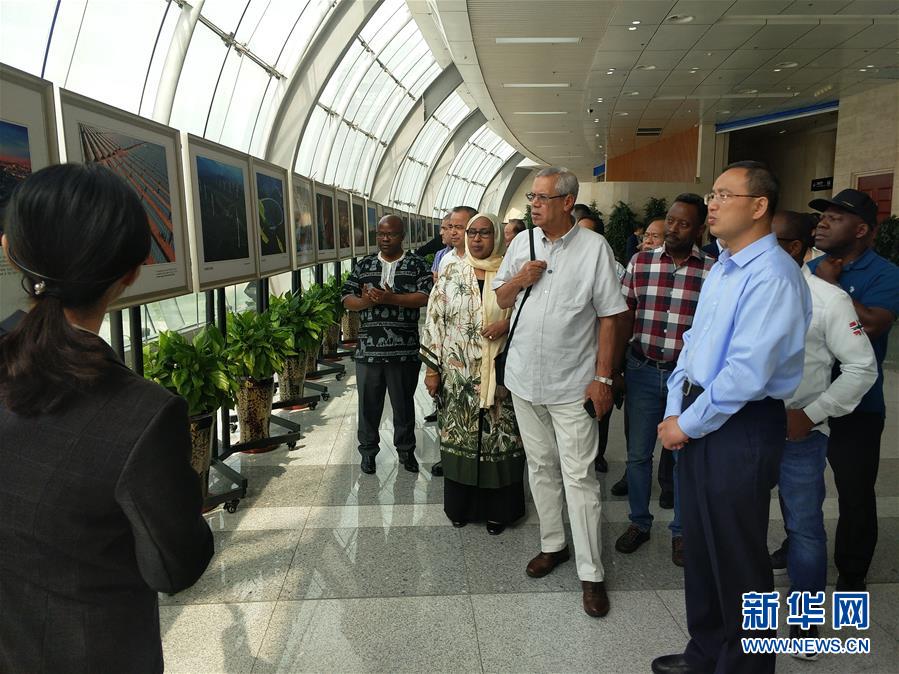 (圖文互動)(4)多國駐日內瓦外交官走訪新疆稱贊經濟發(fā)展社會和諧