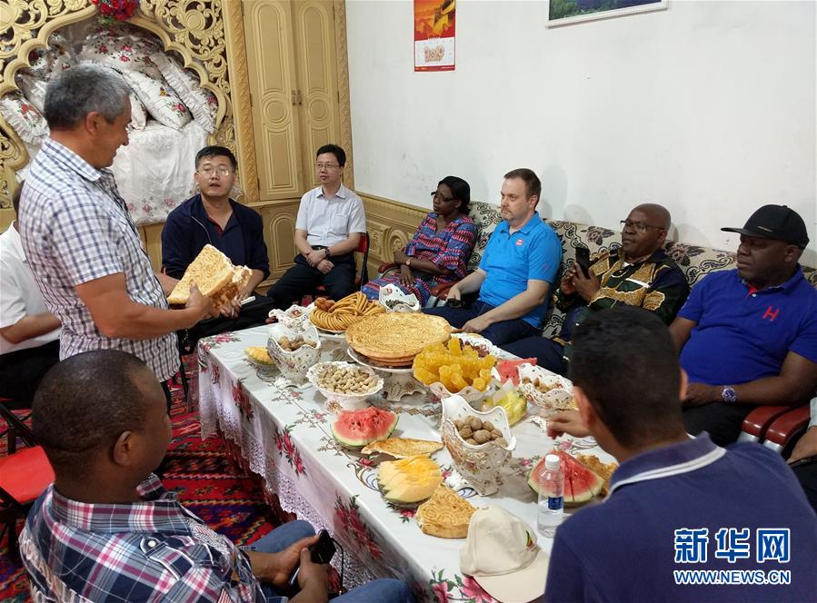 (圖文互動)(5)多國駐日內瓦外交官走訪新疆稱贊經濟發(fā)展社會和諧