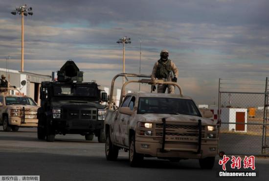 當(dāng)?shù)貢r(shí)間2017年1月19日,墨西哥華雷斯,墨西哥毒梟古茲曼即將被引渡至美國(guó)。 點(diǎn)擊進(jìn)入下一頁(yè)