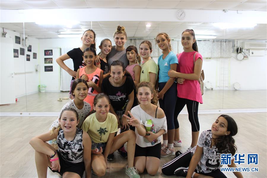 (國(guó)際·圖文互動(dòng))(4)通訊:以黎邊境防空洞里的舞蹈課