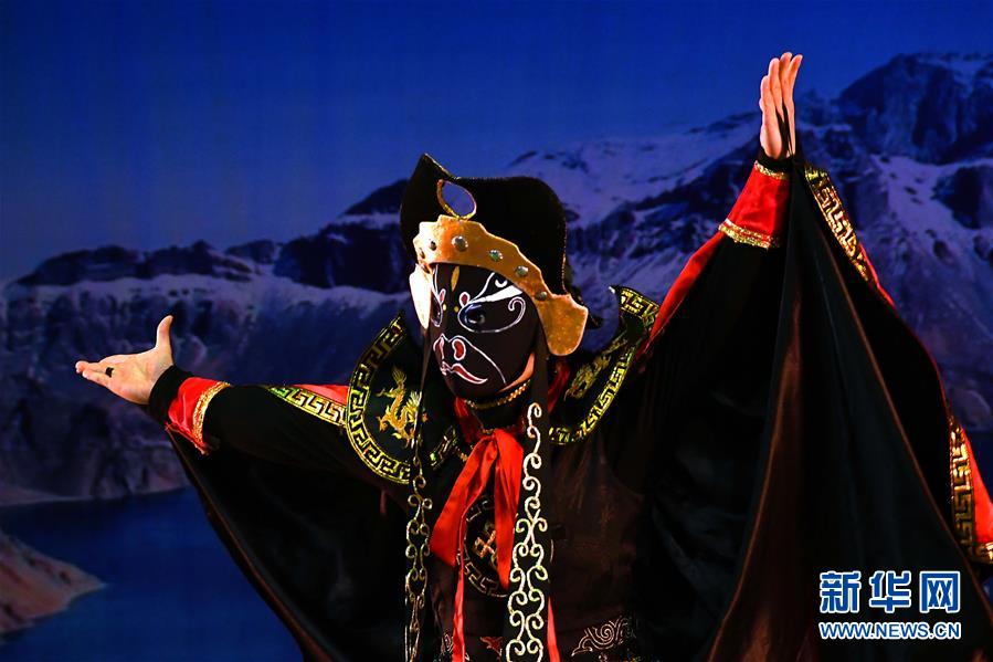 (國(guó)際)(1)“歡樂(lè)春節(jié)”專場(chǎng)演出拉開(kāi)中古建交60周年系列活動(dòng)序幕