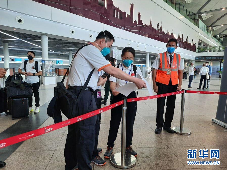 （國際疫情·圖文互動）（1）“工作忙碌又細致，經驗豐富又專業”——一名柬埔寨青年眼中的中國援柬抗疫醫療專家組