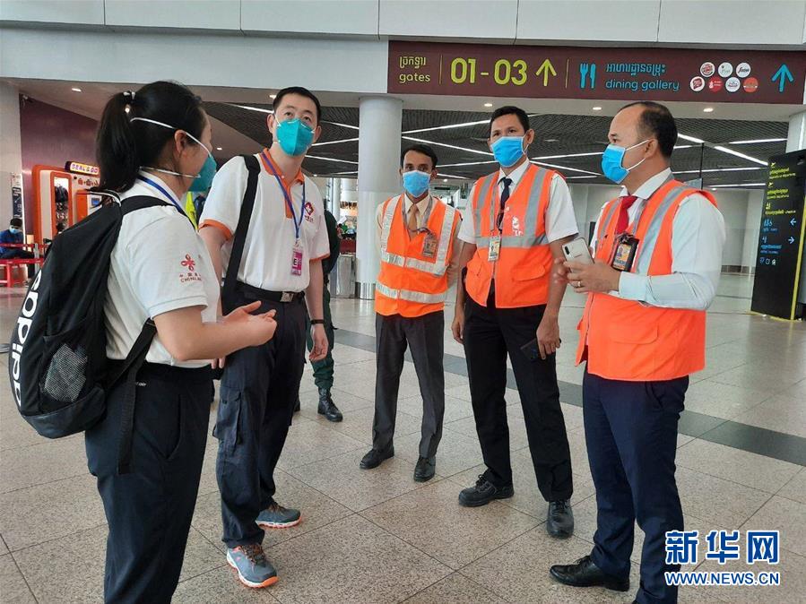 （國際疫情·圖文互動）（4）“工作忙碌又細致，經驗豐富又專業”——一名柬埔寨青年眼中的中國援柬抗疫醫療專家組