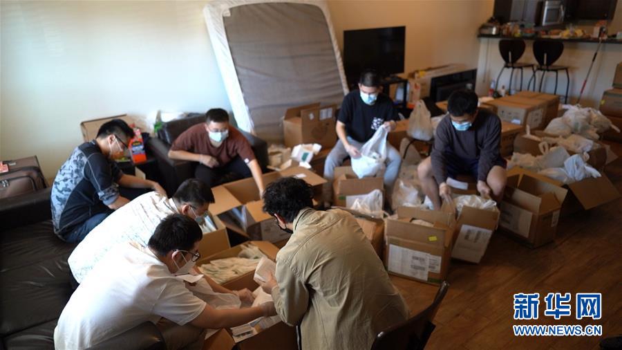 (國(guó)際疫情·圖文互動(dòng))(1)“來(lái)自祖國(guó)濃濃的愛(ài)”——在美留學(xué)生領(lǐng)取“健康包”背后的故事