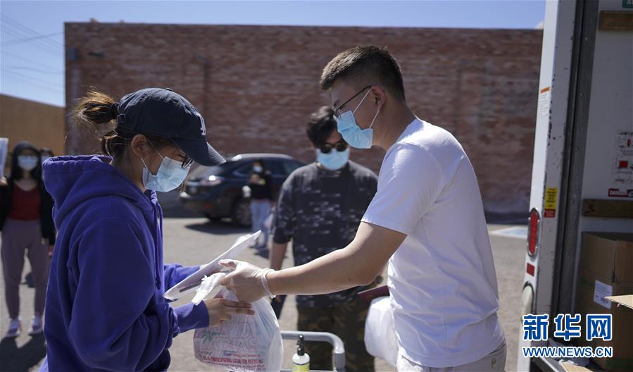 (國(guó)際疫情·圖文互動(dòng))(5)“來(lái)自祖國(guó)濃濃的愛(ài)”——在美留學(xué)生領(lǐng)取“健康包”背后的故事