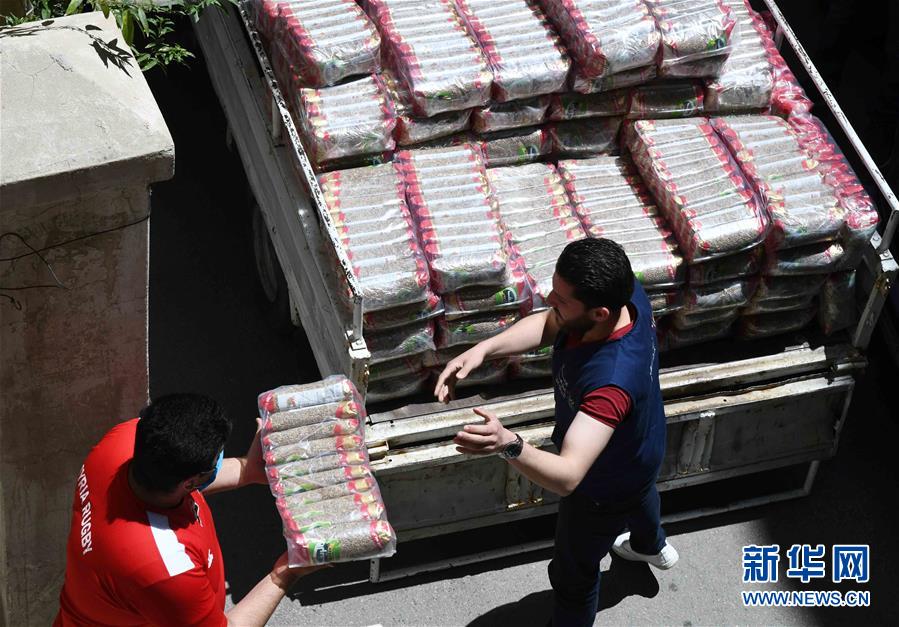 (國際疫情·圖文互動)(1)通訊:疫情中,那抹笑容最難忘——記向困難家庭發(fā)放愛心包裹的敘利亞青年志愿者