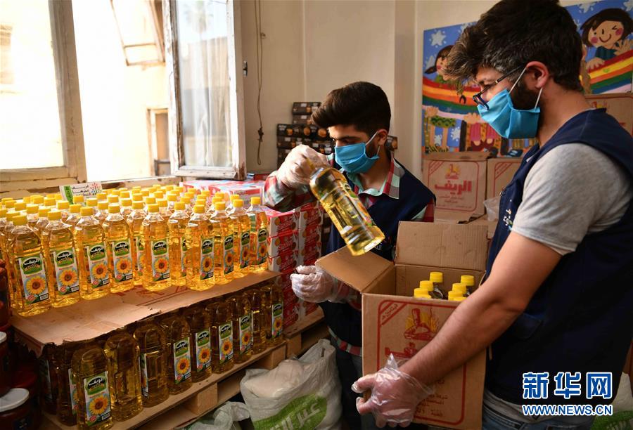 （國際疫情·圖文互動）（6）通訊：疫情中，那抹笑容最難忘——記向困難家庭發放愛心包裹的敘利亞青年志愿者