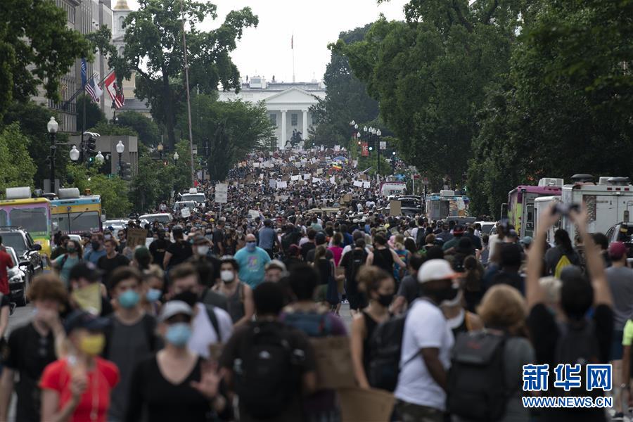 (國(guó)際)(3)美國(guó)民眾繼續(xù)舉行游行示威抗議種族歧視