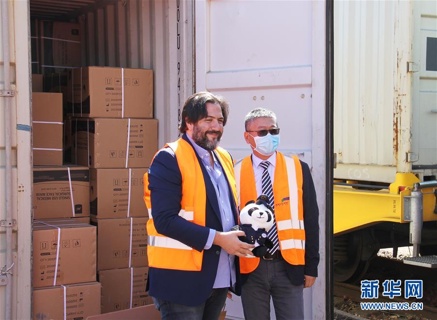 (國(guó)際·圖文互動(dòng))(2)從中國(guó)來的首趟抗疫物資專列抵達(dá)法國(guó)巴黎