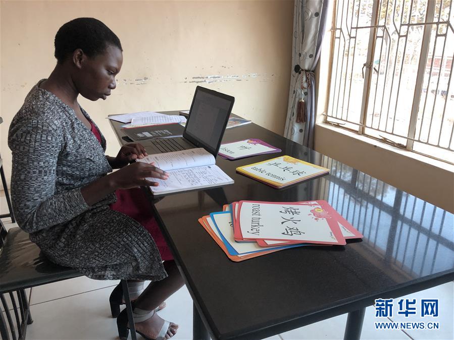 (海外抗疫故事·圖文互動)(1)通訊:疫情阻擋不了津巴布韋人學中文的熱情