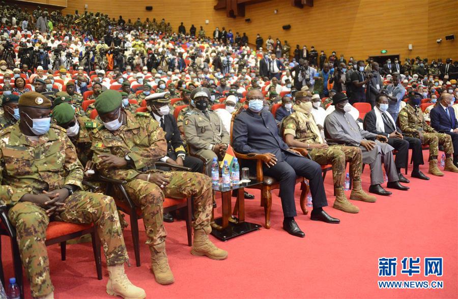 (國際)(5)馬里過渡總統(tǒng)和副總統(tǒng)宣誓就職