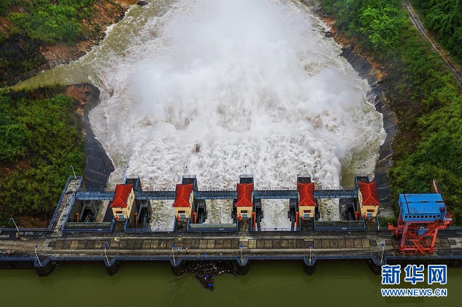 (國際·圖文互動)(5)通訊:踐行綠色發(fā)展 持續(xù)造福民生——記中國華電柬埔寨額勒賽水電站項(xiàng)目