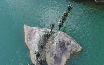 福建武警在深山峽谷和陌生海島開展“魔鬼”大練兵