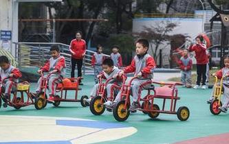 校園趣味運(yùn)動(dòng)——“秋冬運(yùn)糧忙”