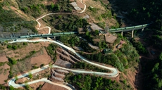 新華全媒+|高鐵時代,大涼山鐵軌上流淌“慢幸福”